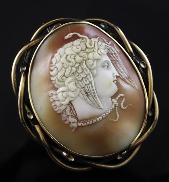 A cased Victorian gold mounted cameo brooch, 3in.